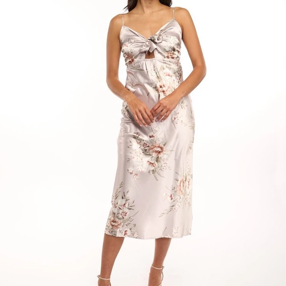 🔥HOST PICK🔥 Envy and Grace Lavender Peep Dress